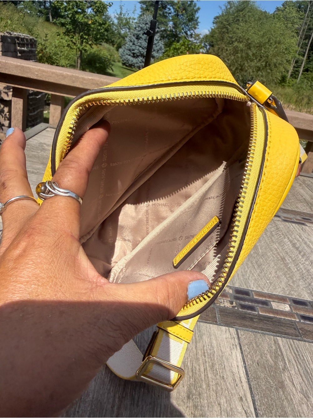 EUC Michael Kors Maisie Small 2-in-1 Camera Yellow Crossbody
Bag - Picture 13 of 15